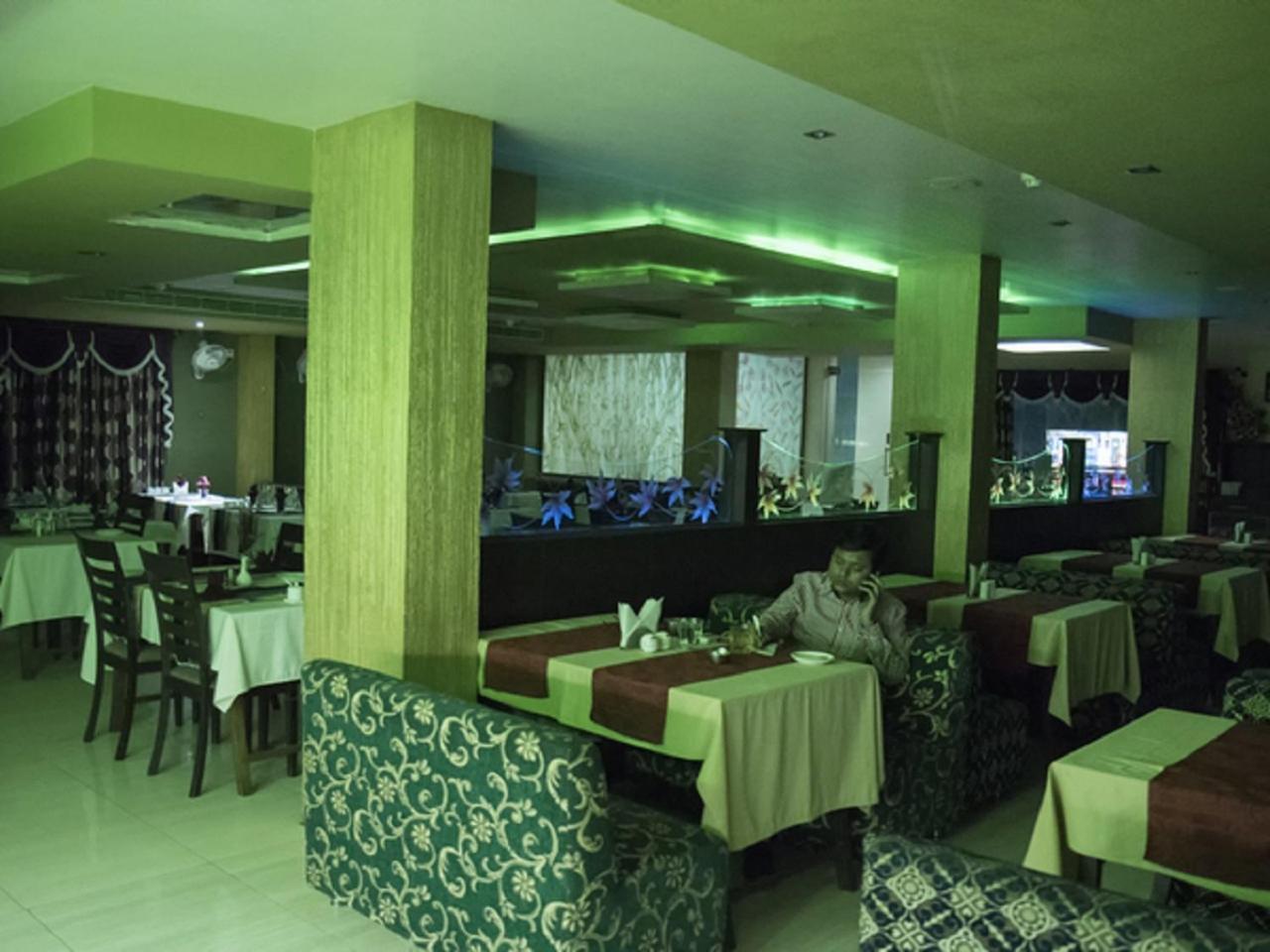 Hotel Sunshine Baharampur Экстерьер фото