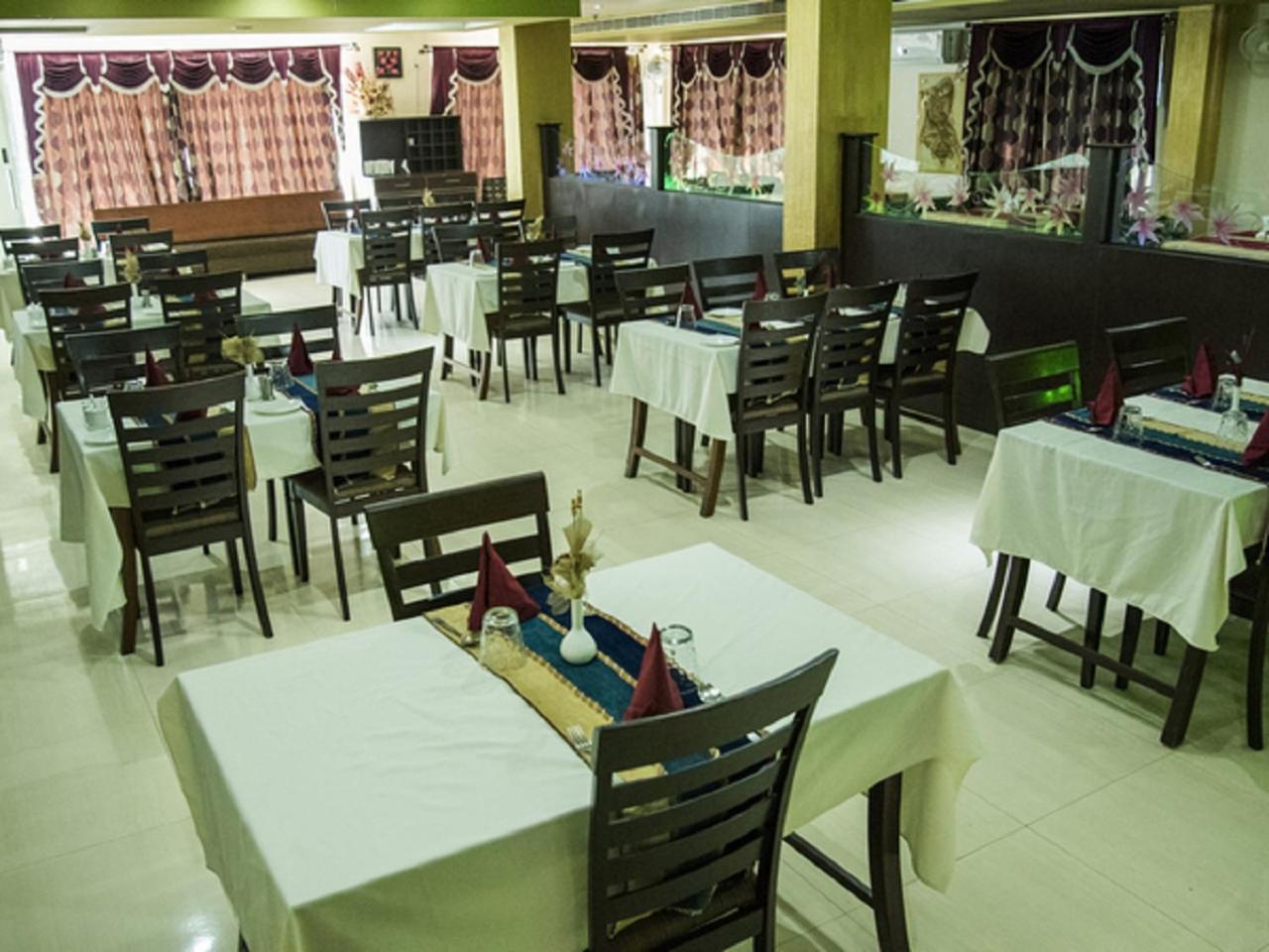 Hotel Sunshine Baharampur Экстерьер фото