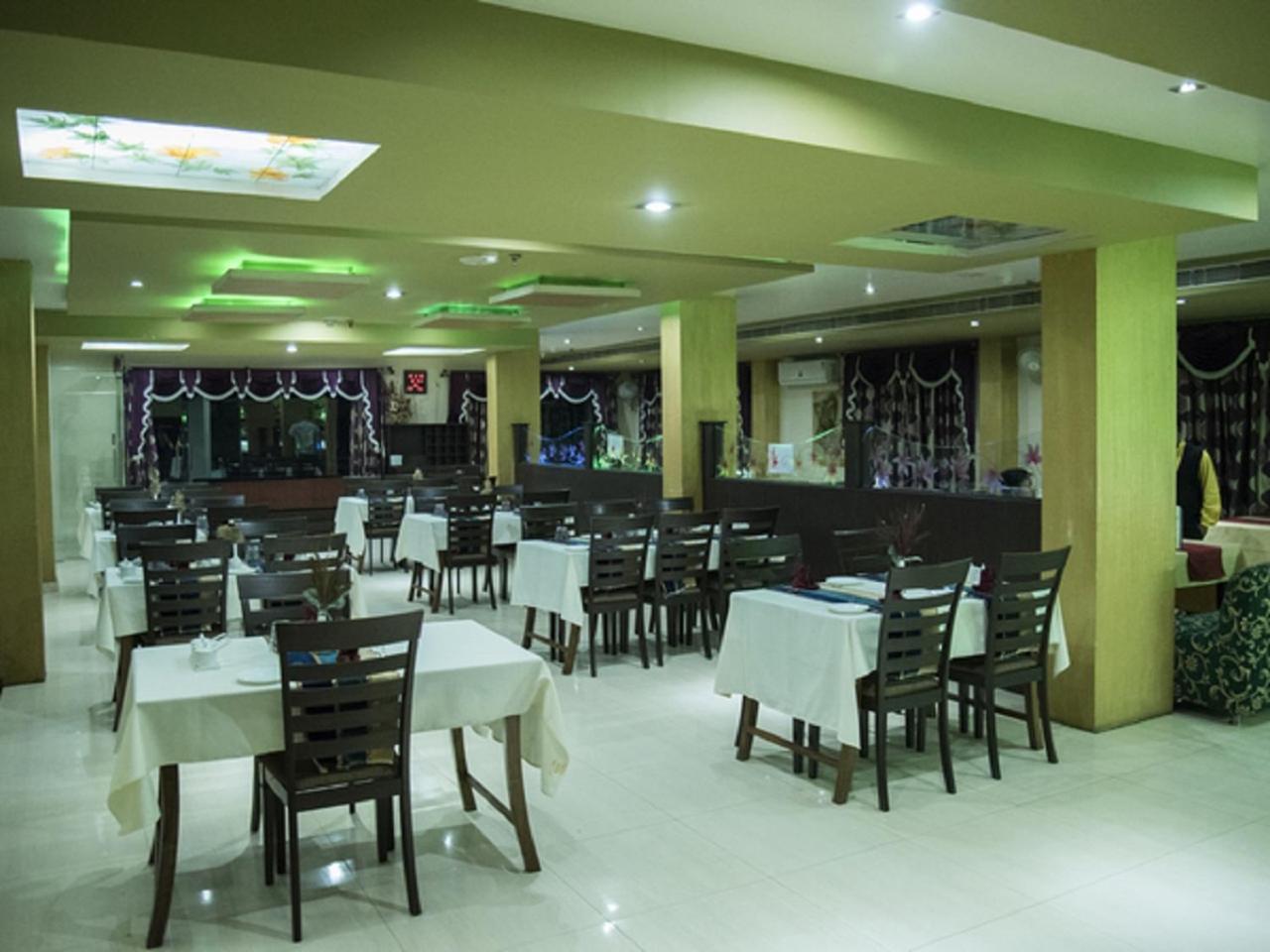 Hotel Sunshine Baharampur Экстерьер фото