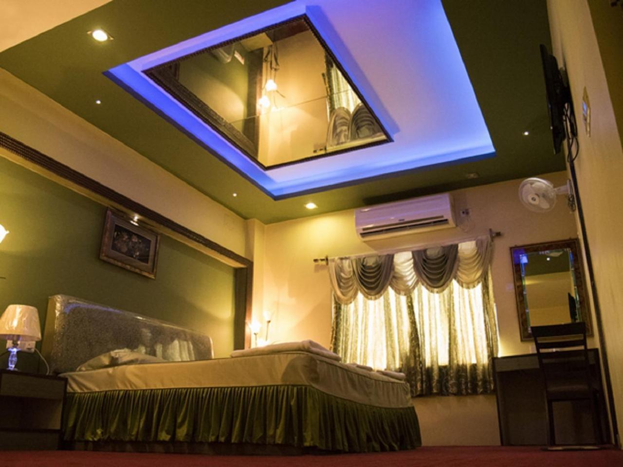 Hotel Sunshine Baharampur Экстерьер фото